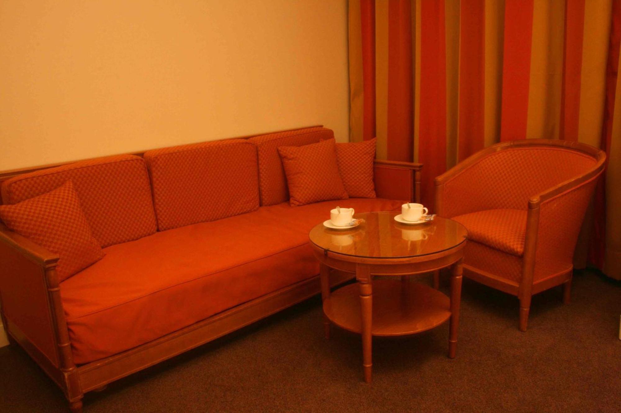 Le Grand Monarque Hotell Melun Eksteriør bilde